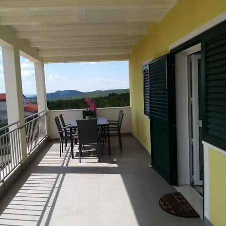 Apartment Yellow